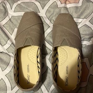Tom’s canvas slip on shoes, size 9 1/2